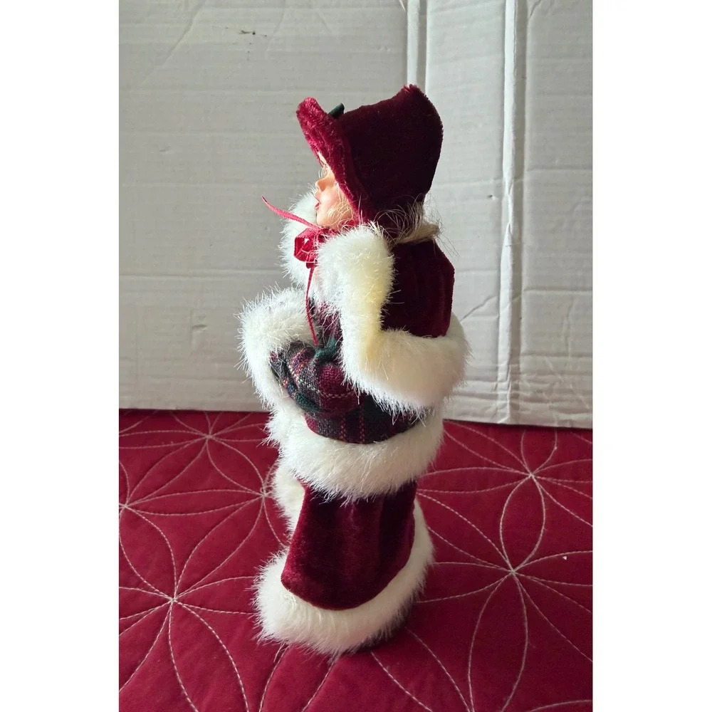 Vintage Christmas Caroler Figurine Burgundy Velvet Faux Fur Victorian 8.5